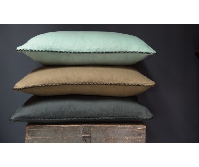 Coussin Waves 100% coton - finition passepoil brodé - kaki - 50x70cm