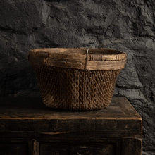 Panier ancien en osier tressé