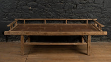 Banquette en orme et bambou
