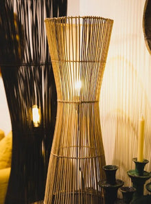 LAMPE A POSER HALO | ROTIN | 25cm x H71cm | E27 | NOIR