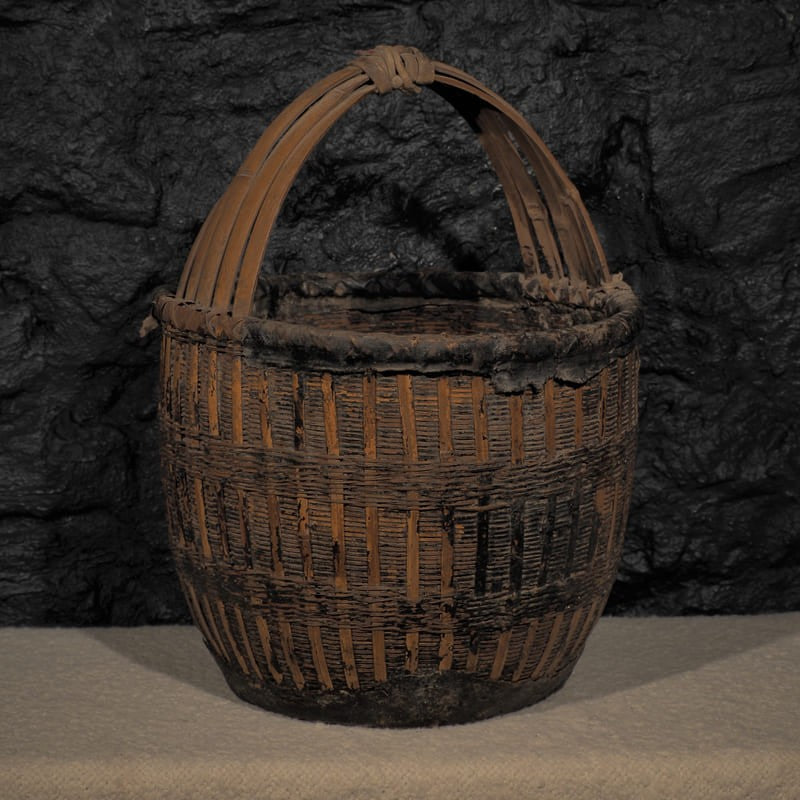 Panier en bambou avec anse - Pièce ancienne