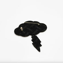Broche Coup de foudre brodée à la main