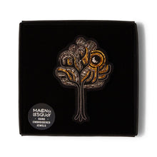 Broche Arbre nocturne brodée à la main