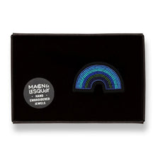 Broche brodée à la main - Arc-en-Bleu