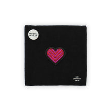 Broche Bisou magique brodée à la main