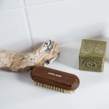 Brosse à ongles en bois de frêne