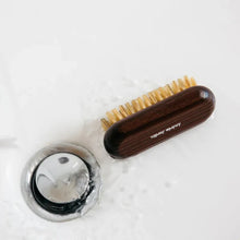 Brosse à ongles en bois de frêne