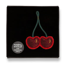 Broche Cerises de plaisir brodée à la main