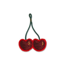 Broche Cerises de plaisir brodée à la main