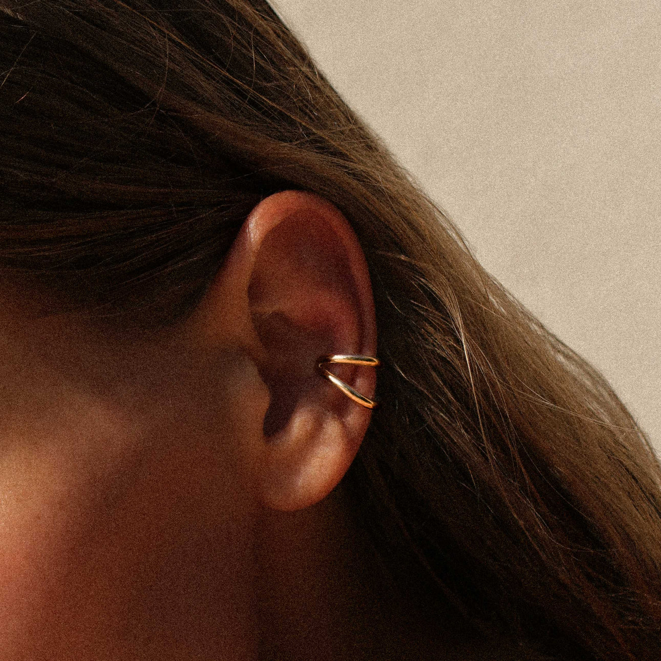 Boucle d'oreille droite - Echo mini plaqué or