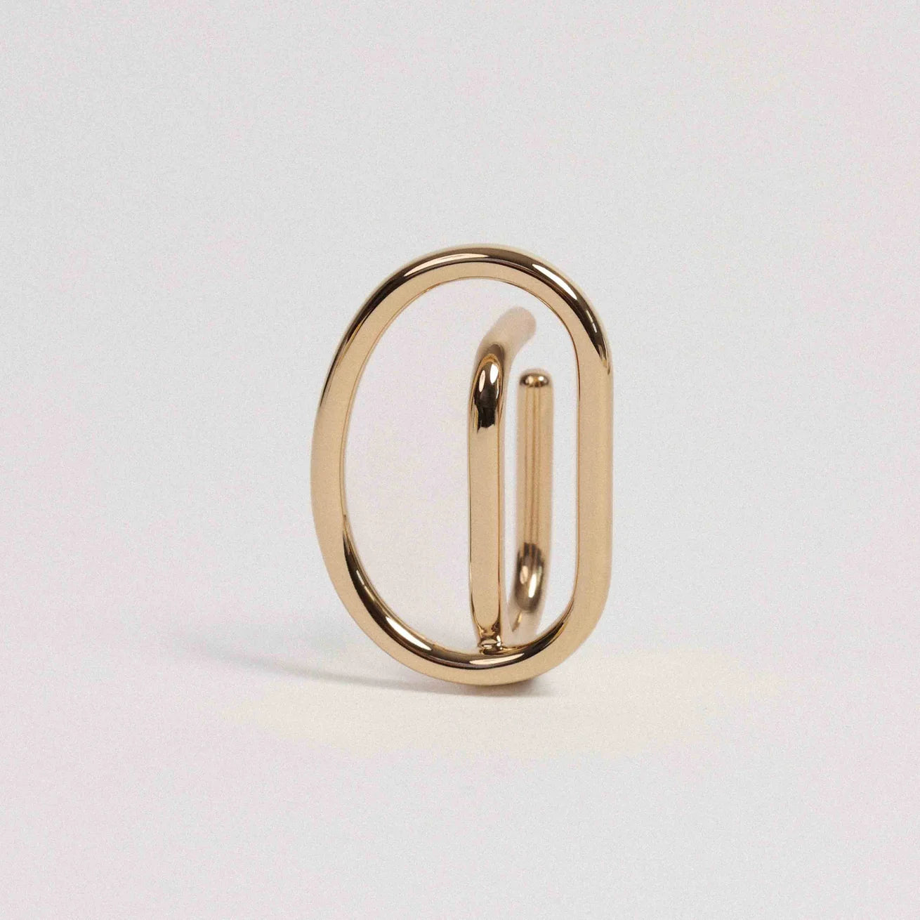 Boucle d'oreille gauche - Galet plaqué or