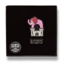 Broche Elephant and Castle brodée à la main