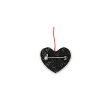 Broche Feuille de cœur brodée à la main