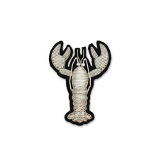 Broche Homard argenté brodée à la main