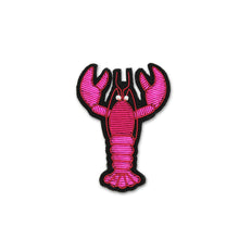 Broche Homard rose brodée à la main