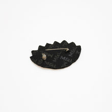 Broche Joli Nénuphar brodée à la main