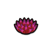 Broche Joli Nénuphar brodée à la main