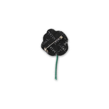 Broche Le Coquelicot de Claude brodée à la main
