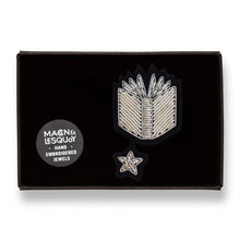 Broche Livre blanc brodée à la main