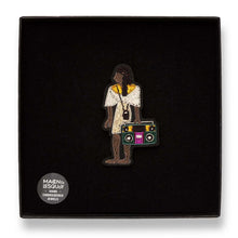 Broche MC Hathor brodée à la main