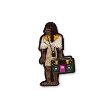 Broche MC Hathor brodée à la main