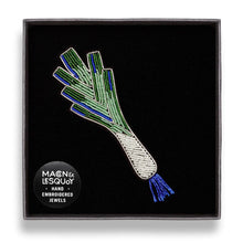 Broche Poireau brodée à la main