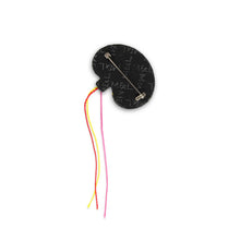 Broche Reinaissance brodée à la main