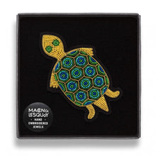 Broche Tortue brodée à la main
