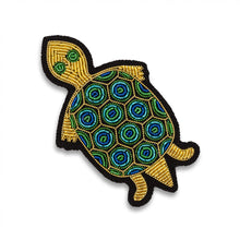 Broche Tortue brodée à la main